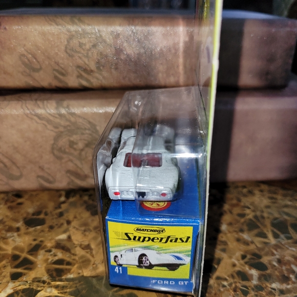 Matchbox Superfast Ford GT - Picture 2 of 5